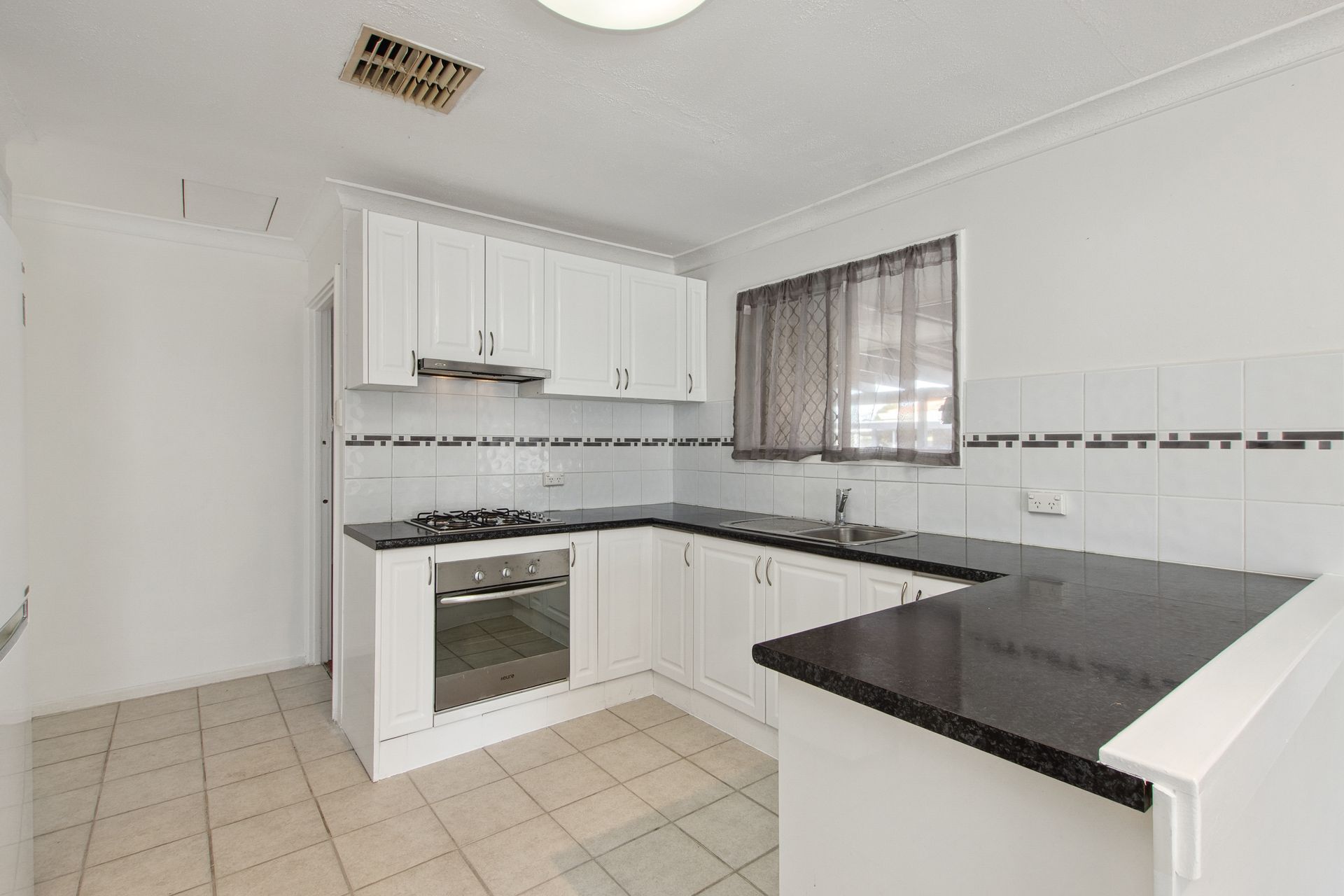 18 Binstead Court, KOONDOOLA WA 6064