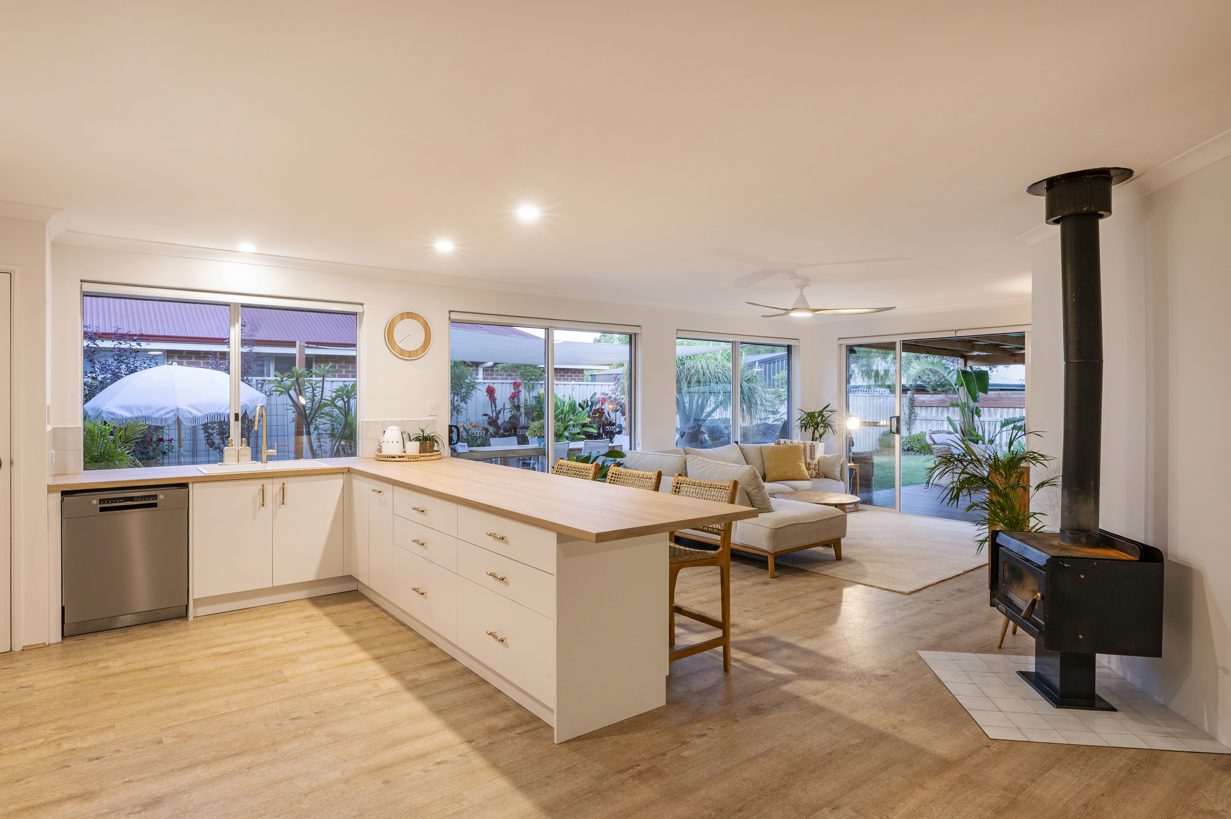18 Amberley Loop, DUNSBOROUGH WA 6281
